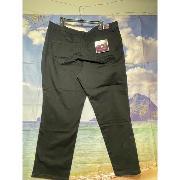 NWT Gloria Vanderbilt Women Amanda Classic Rise Tapered Leg Black Jean 20 - Picture 2 of 13